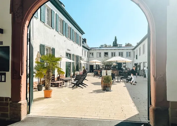 In Den Elefantenhoefen *